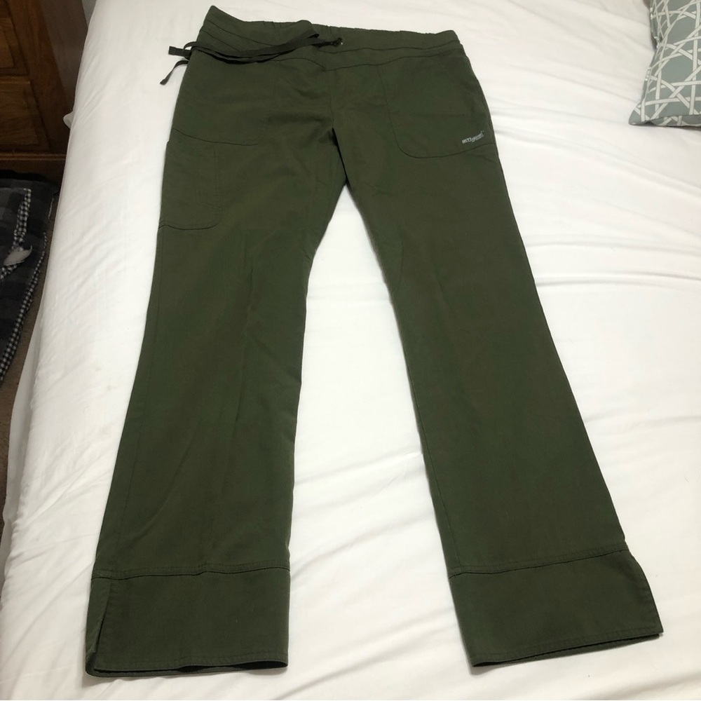 Green scrub bottom